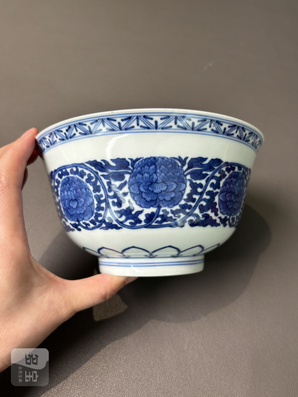 清嘉庆 青花缠枝花卉纹碗 - 图4